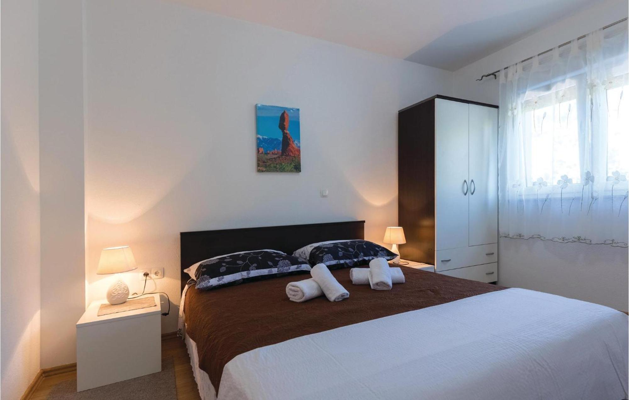 1 Bedroom Cozy Apartment In Klek Eksteriør billede