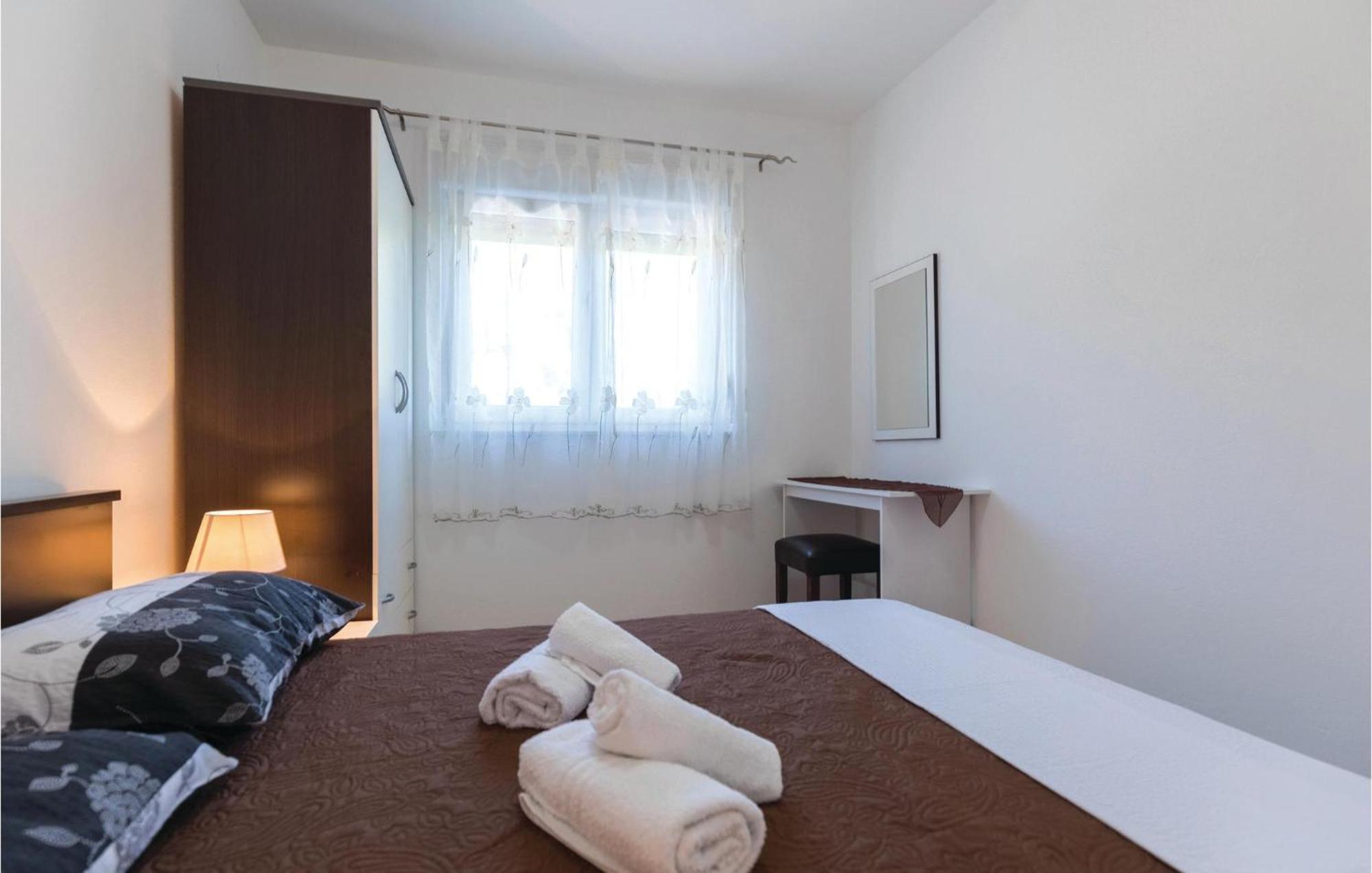 1 Bedroom Cozy Apartment In Klek Eksteriør billede