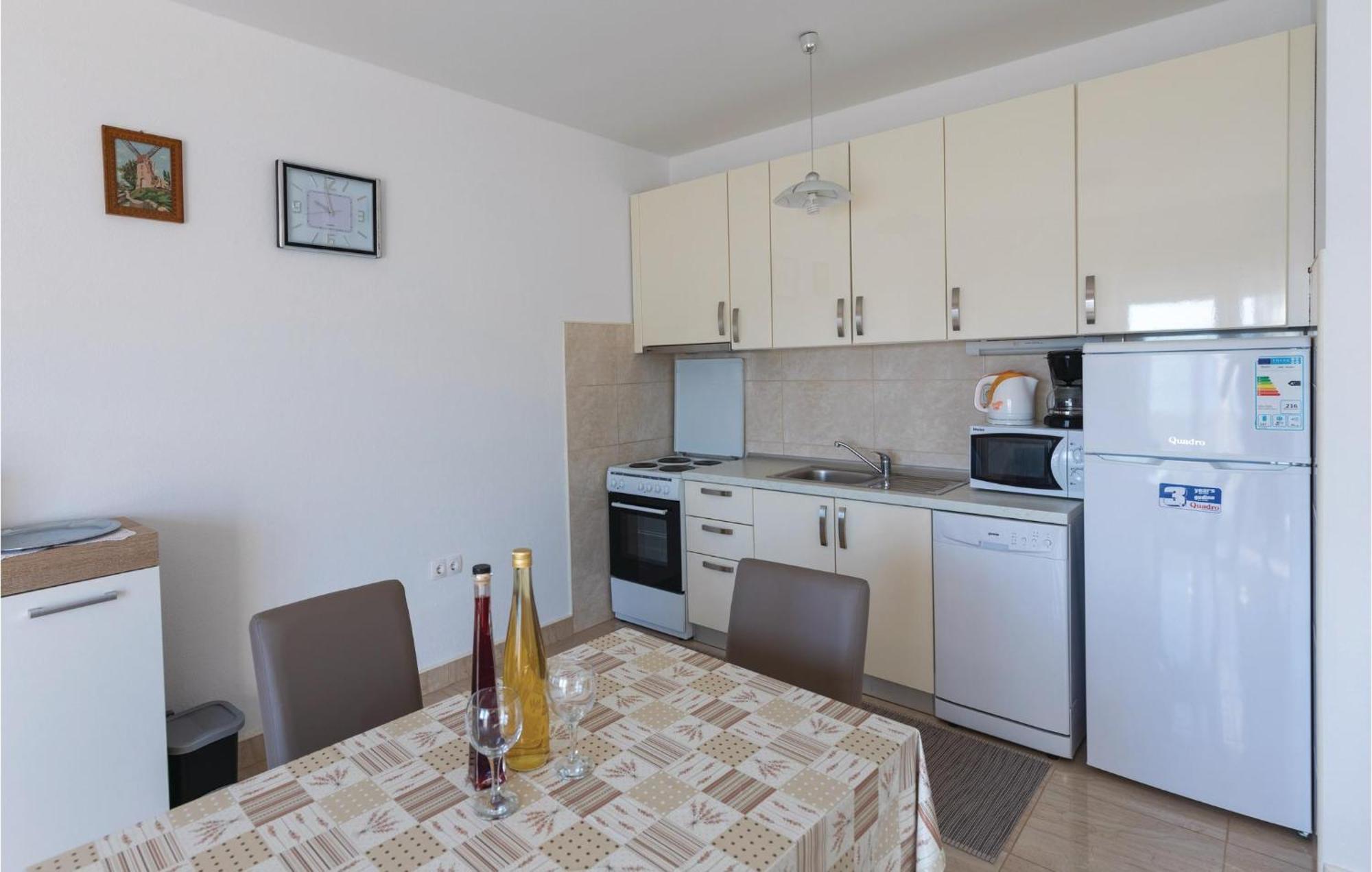 1 Bedroom Cozy Apartment In Klek Eksteriør billede